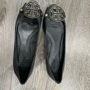 Tory Burch black leather flats